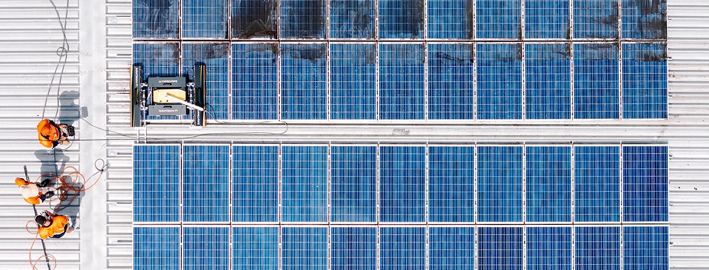 Nettoyage panneaux photovoltaïques avant-après sur centrales en toiture, au sol, ombrières ou sur bâtiments agricoles